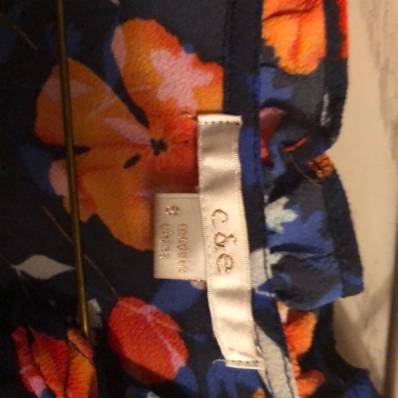 Stylish blouse in sz S. - Picture 2 of 3